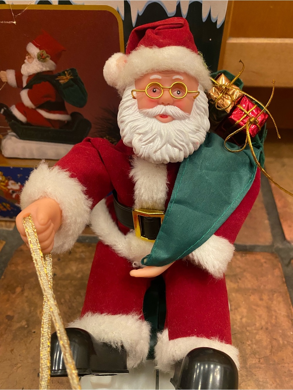Singing Santa Vintage body movement